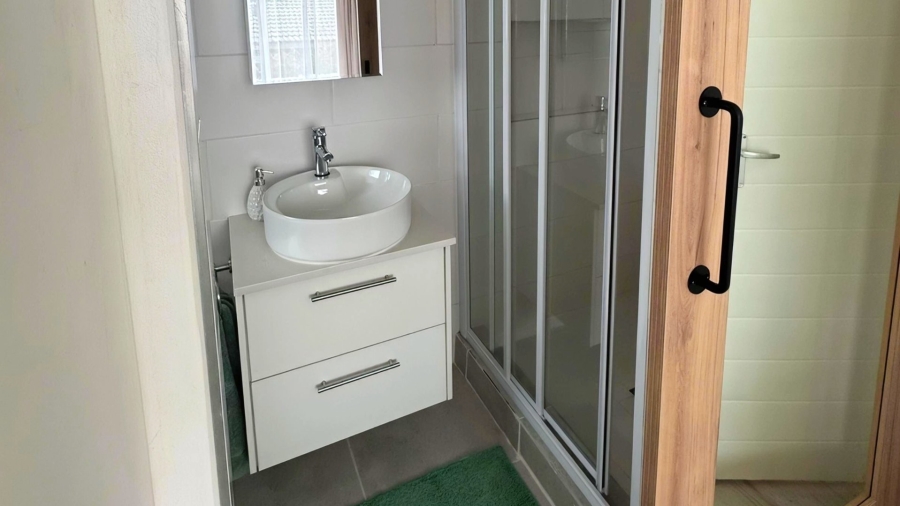 5 Bedroom Property for Sale in Reebok Western Cape